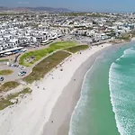 5 Bedroom Traditional Fisherman\'S Old Gem W Panoramic Views, Bloubergstrand, Cape Town
