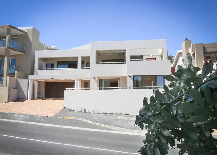 5 Bedroom Traditional Fisherman\'S Old Gem W Panoramic Views, Bloubergstrand, Cape Town