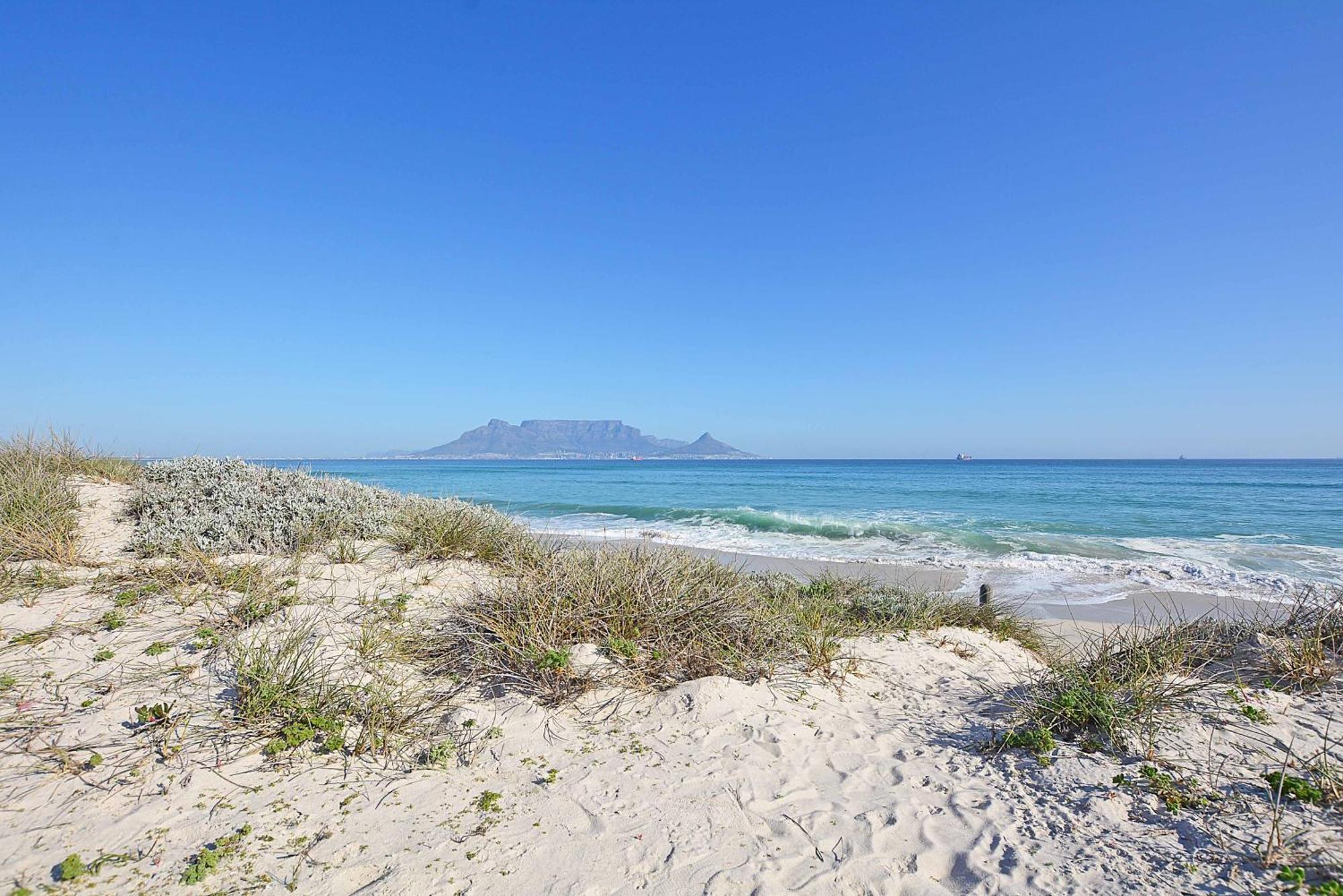5 Bedroom Traditional Fisherman's Old Gem W Panoramic Views, Bloubergstrand,